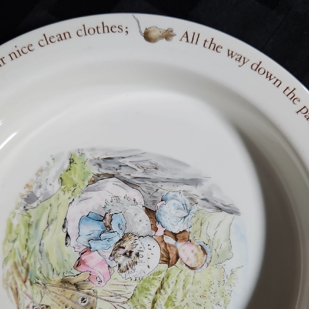 Wedgwood's Beatrix Potter - Mrs Tiggy-Winkle Porcelain Porringer Rimmed Bowl - Picture 10 of 10